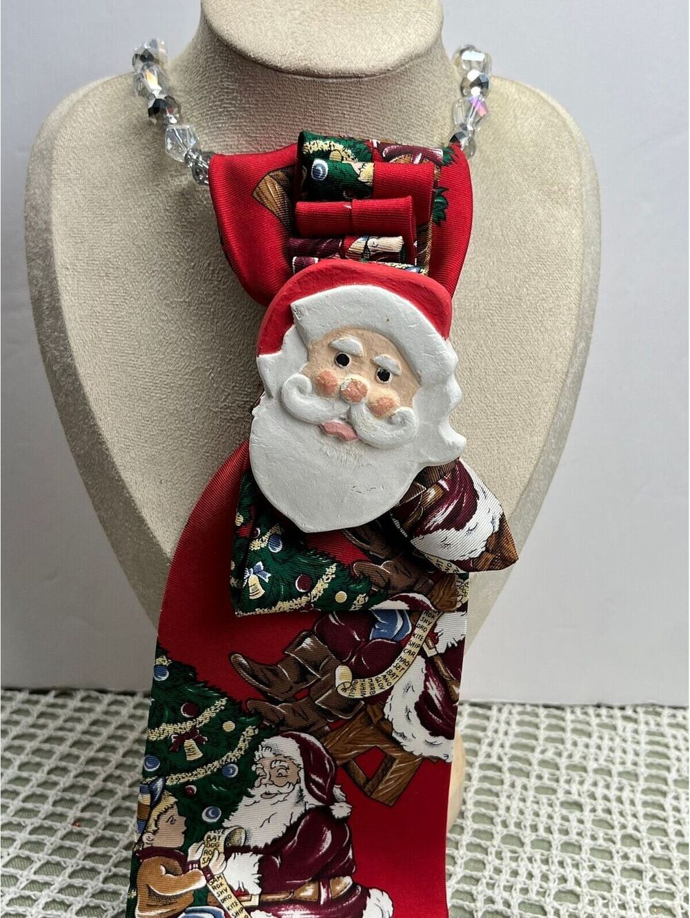 #520 Neck Tie Necklace Santa Story Scene Christmas Holiday